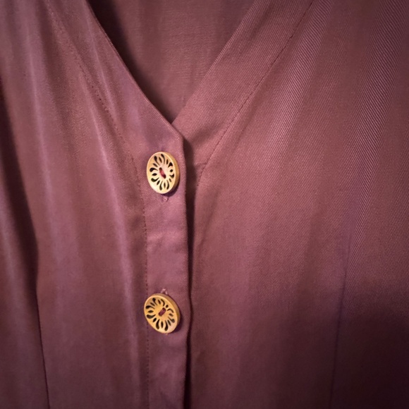 Elegant Burgundy Button-Down Dress - Picture 3 of 11